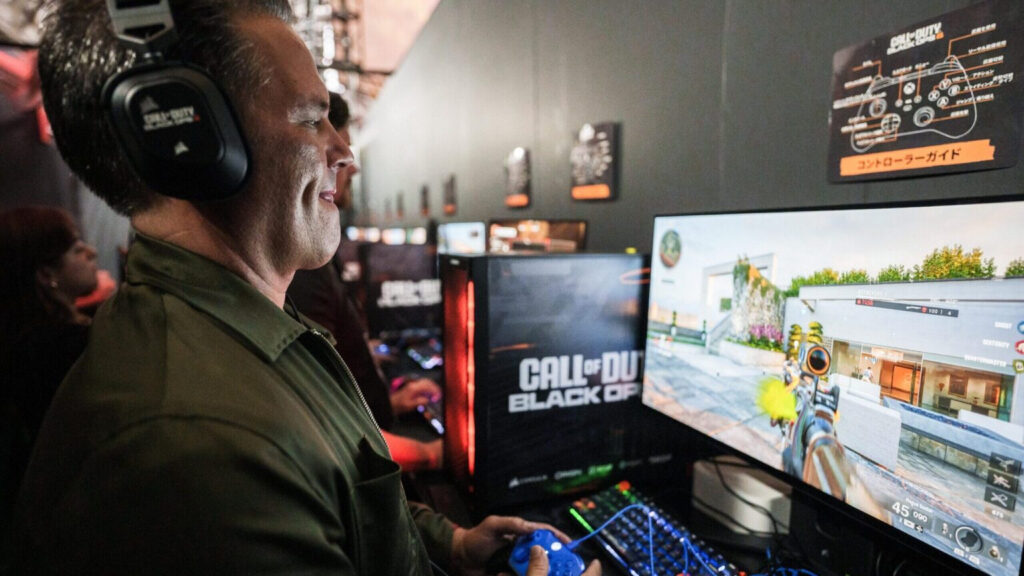 Phil Spencer ve Sarah Bond Black Ops 6 Oynuyor.